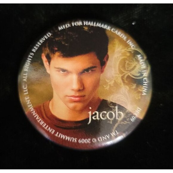 Collectible New Moon Pins, set of 4 (set #2) - Picture 4 of 9